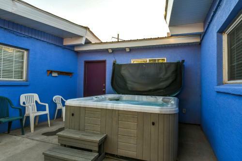 Inn 2 - Downtown 1 Bedroom Unit, Sleeps 6 With Shared Hot Tub