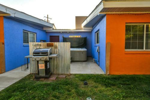 Inn 2 - Downtown 1 Bedroom Unit, Sleeps 6 With Shared Hot Tub