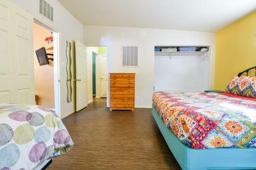 Inn 2 - Downtown 1 Bedroom Unit, Sleeps 6 With Shared Hot Tub