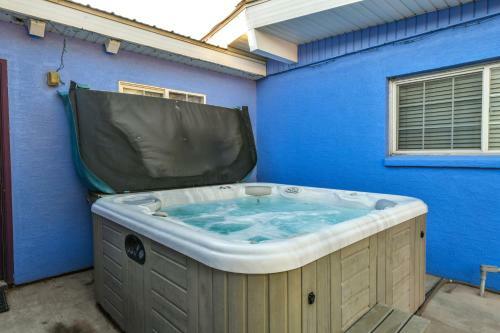 Inn 2 - Downtown 1 Bedroom Unit, Sleeps 6 With Shared Hot Tub
