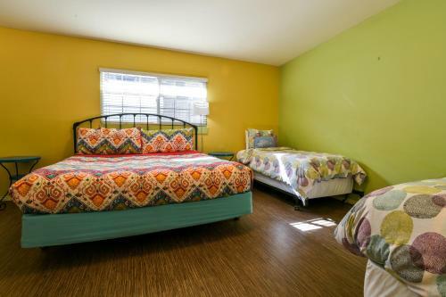 Inn 2 - Downtown 1 Bedroom Unit, Sleeps 6 With Shared Hot Tub