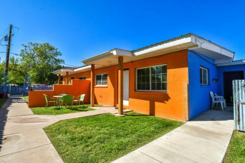 Inn 2 - Downtown 1 Bedroom Unit, Sleeps 6 With Shared Hot Tub