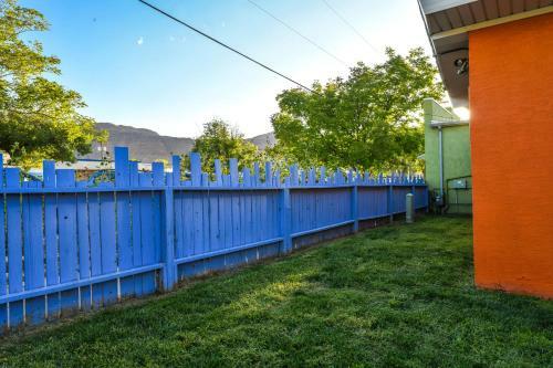 Inn 2 - Downtown 1 Bedroom Unit, Sleeps 6 With Shared Hot Tub
