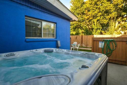 Inn 2 - Downtown 1 Bedroom Unit, Sleeps 6 With Shared Hot Tub