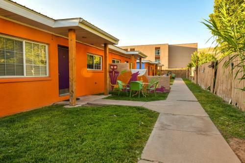 Inn 2 - Downtown 1 Bedroom Unit, Sleeps 6 With Shared Hot Tub