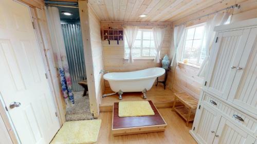 Muddy Paws Ranch - A One Of A Kind Very Pet Friendly Ranch With