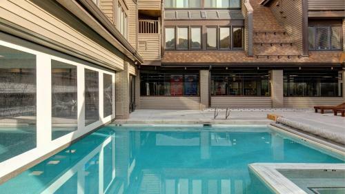 Ski-in Ski-out Buff Studio Home