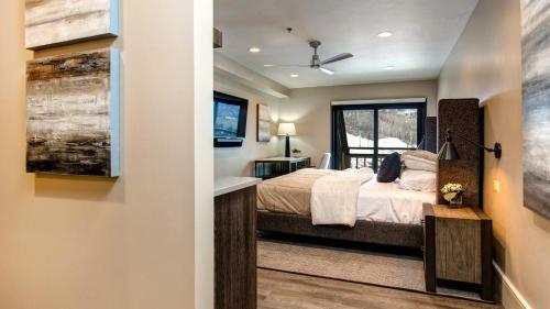 Ski-in Ski-out Buff Studio Home