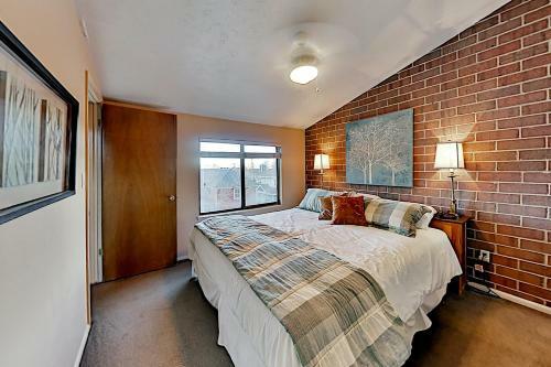 Charming Mountain Retreat - Walk To Resort Base Townhouse