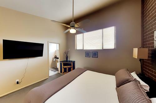 Charming Mountain Retreat - Walk To Resort Base Townhouse