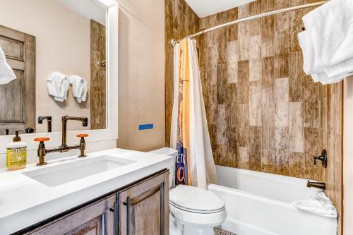 Alpine Retreat - 1266 Park Ave