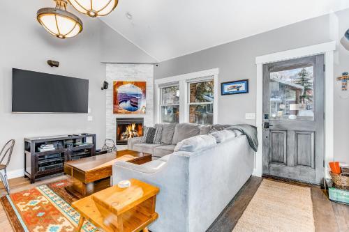 Alpine Retreat - 1266 Park Ave