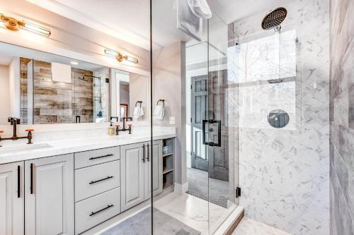 Alpine Retreat - 1266 Park Ave