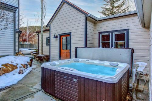 Alpine Retreat - 1266 Park Ave