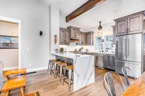Alpine Retreat - 1266 Park Ave