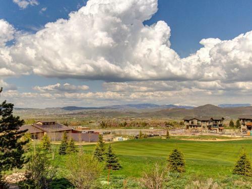Apartamento New Listing! Refined Resort-style Ski Condo Condo