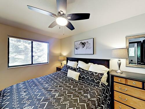 Apartamento New Listing! Refined Resort-style Ski Condo Condo