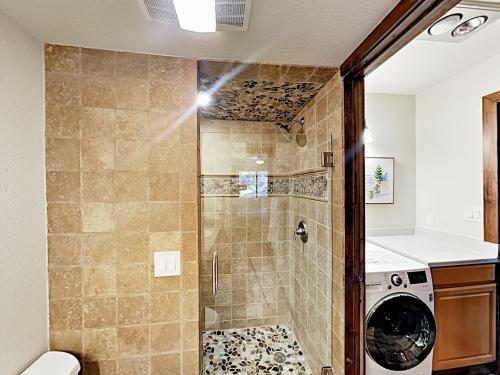 Apartamento New Listing! Refined Resort-style Ski Condo Condo