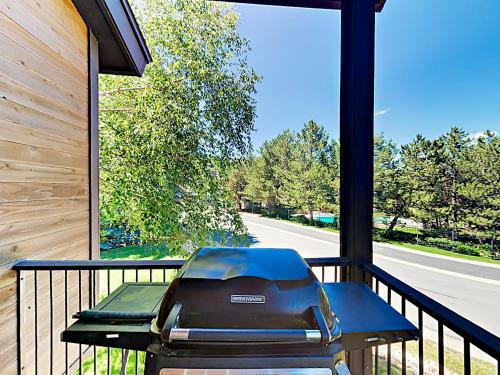 Apartamento New Listing! Refined Resort-style Ski Condo Condo