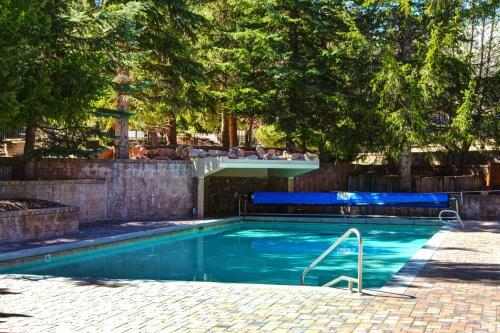 Apartamento New Listing! Refined Resort-style Ski Condo Condo