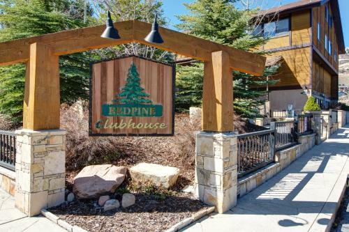 Apartamento New Listing! Refined Resort-style Ski Condo Condo