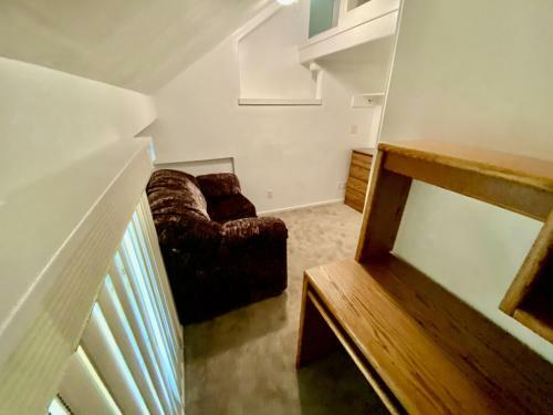 3 Bedroom Short Walk To Ski Gondola