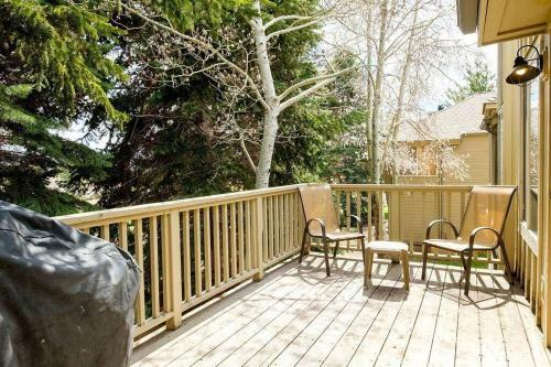 3 Bedroom Short Walk To Ski Gondola