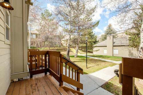 3 Bedroom Short Walk To Ski Gondola