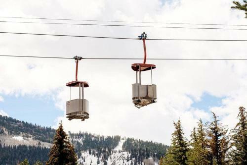 3 Bedroom Short Walk To Ski Gondola