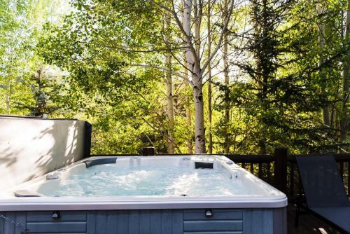 Nightstar - Charming Rustic Cabin W Large Balcony & Sauna