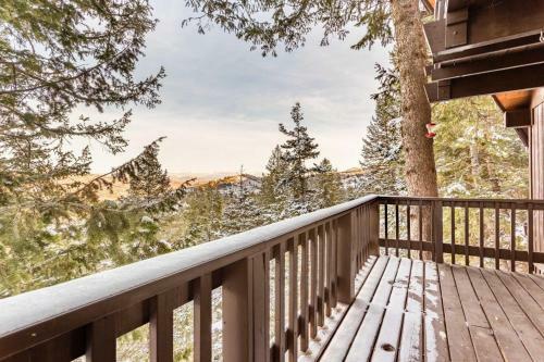 Treetop - Rustic Secluded Cabin W Fireplace & Views
