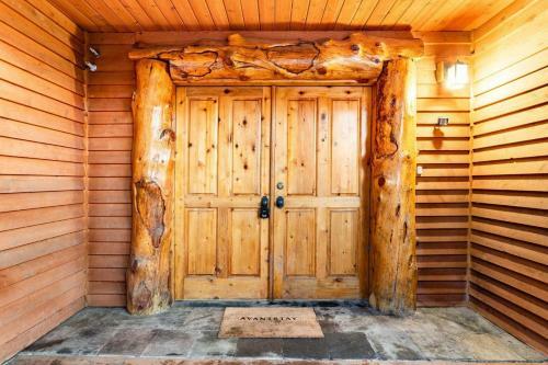 Treetop - Rustic Secluded Cabin W Fireplace & Views