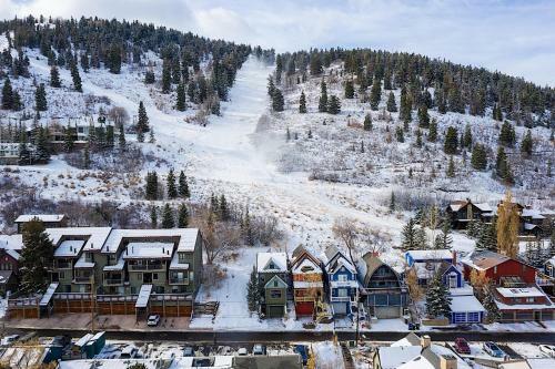 Ski And Ride Woodside By Casago