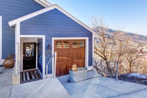2-home Compound With Hot Tub - Walk To Main Street Home
