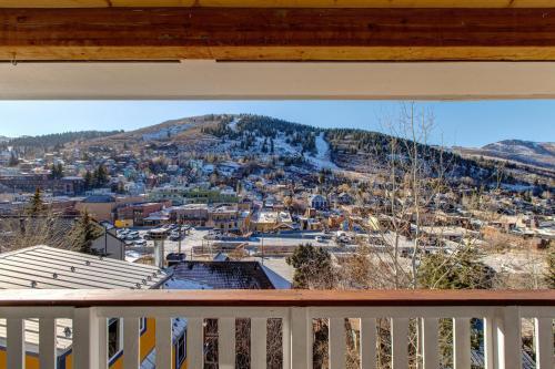 2-home Compound With Hot Tub - Walk To Main Street Home