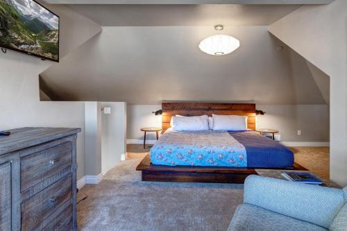 2-home Compound With Hot Tub - Walk To Main Street Home