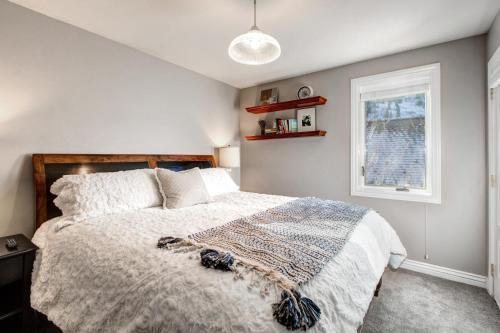 2-home Compound With Hot Tub - Walk To Main Street Home