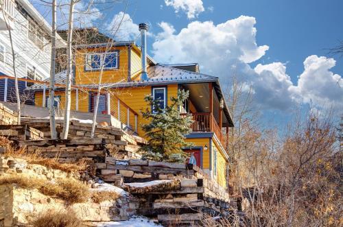 2-home Compound With Hot Tub - Walk To Main Street Home