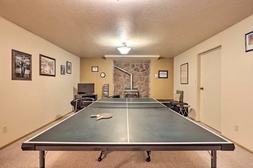 Parowan Escape With 2 Game Rooms, Deck And Yard