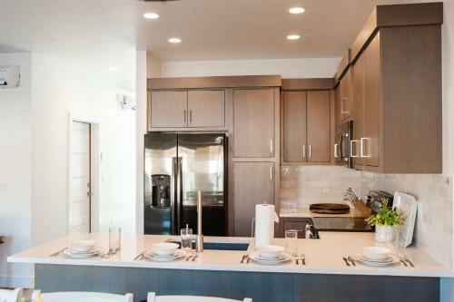 31 - Vue At Green Valley With Community Pool