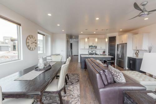 Villa Canyon Views