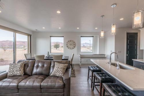 Villa Canyon Views