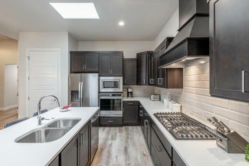 Villa Modern Ledges