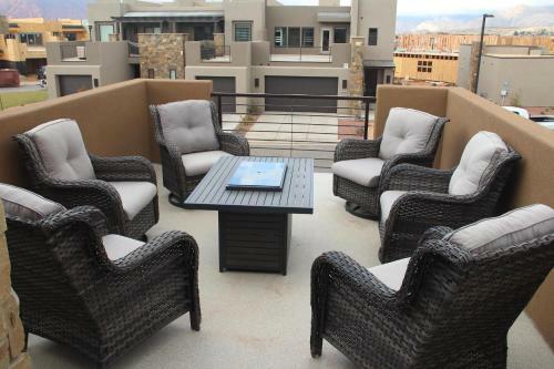 Villa Poolside Oasis