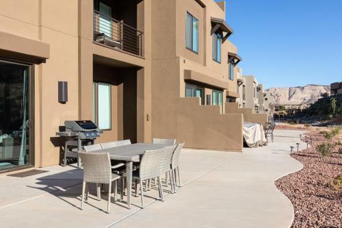 Villa Oasis By The Pool