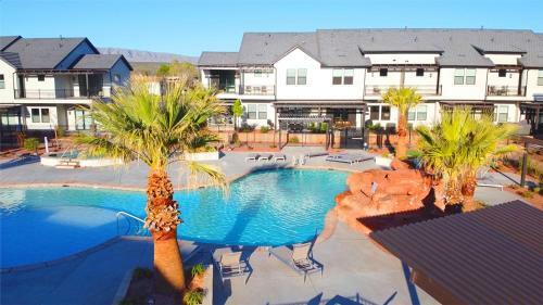 64 65 Two Connected Homes In Ocotillo Springs With Private Pools