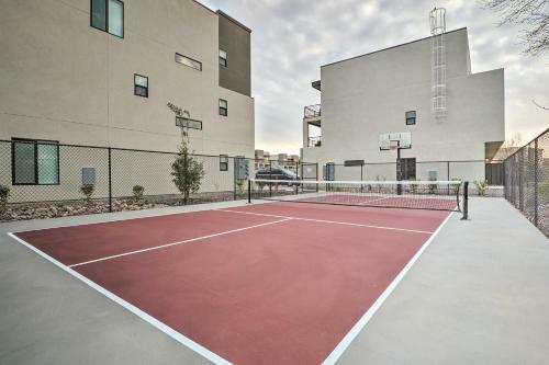 Sleek Townhome With Community Perks And Mtn Views