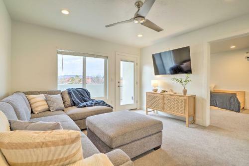 Sleek Townhome With Community Perks And Mtn Views