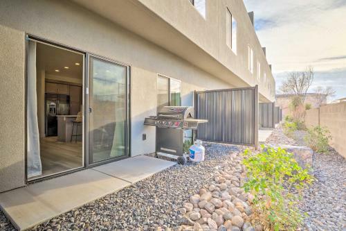 Sleek Townhome With Community Perks And Mtn Views