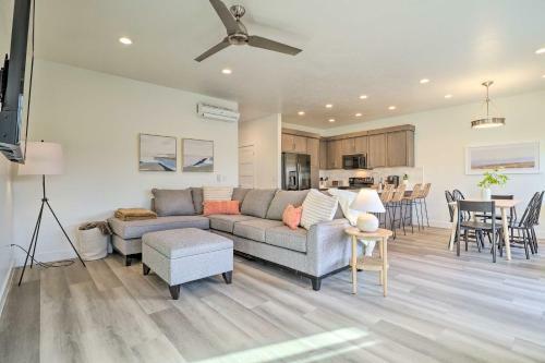 Sleek Townhome With Community Perks And Mtn Views